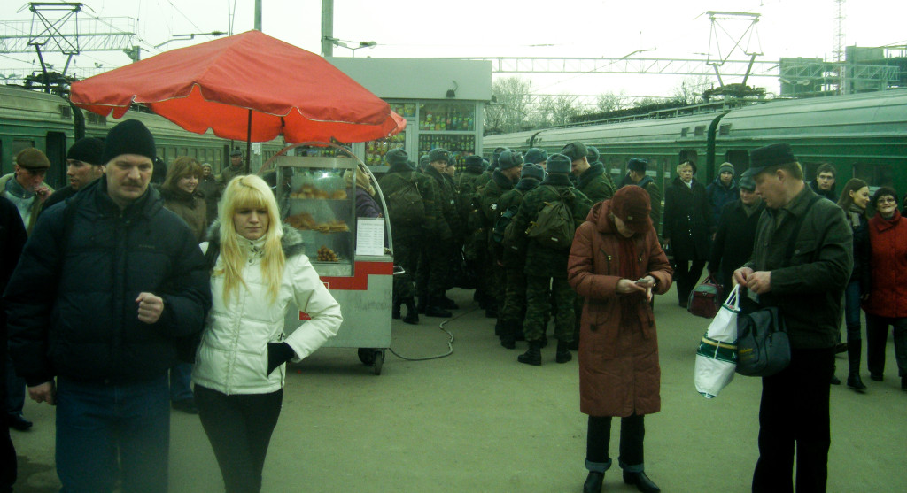 Russian conscripts on the platform in Moscow