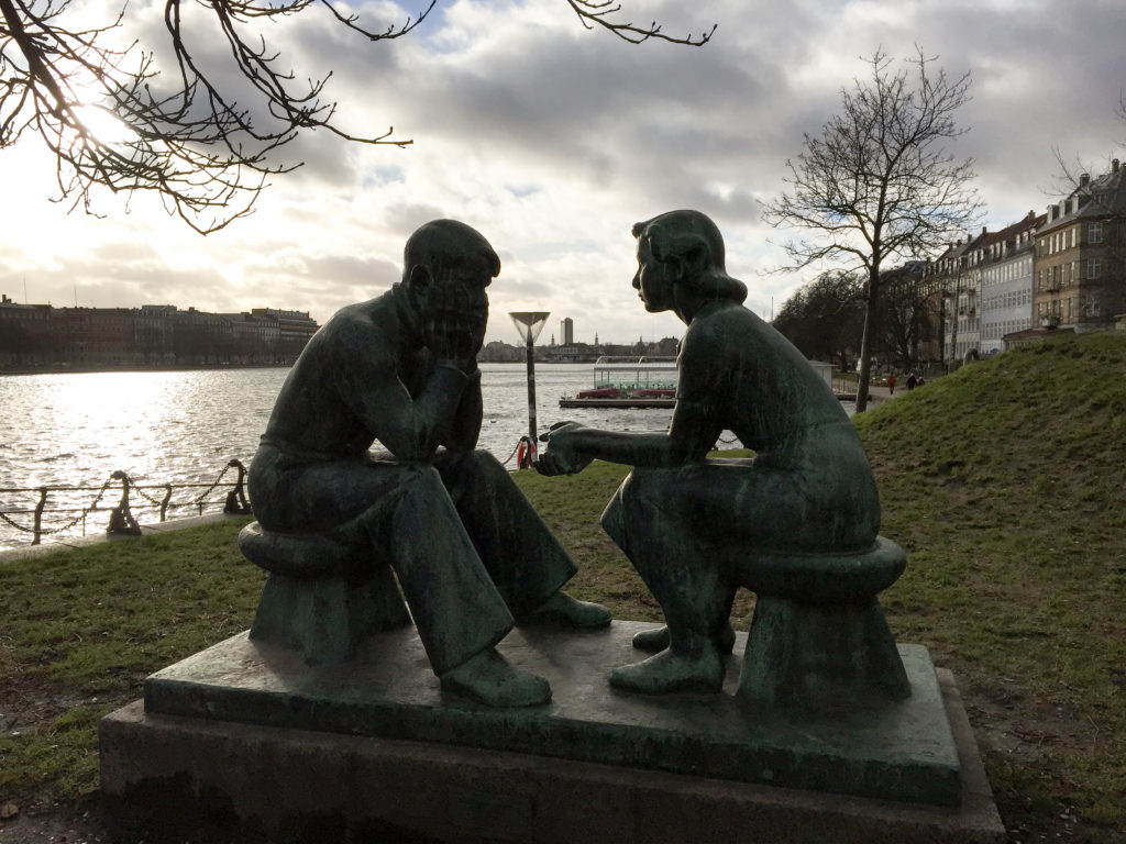 copenhagen-young-couple-statue